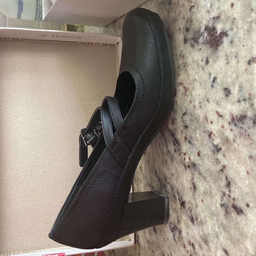 Black pumps - 10M -mootsies tootsies